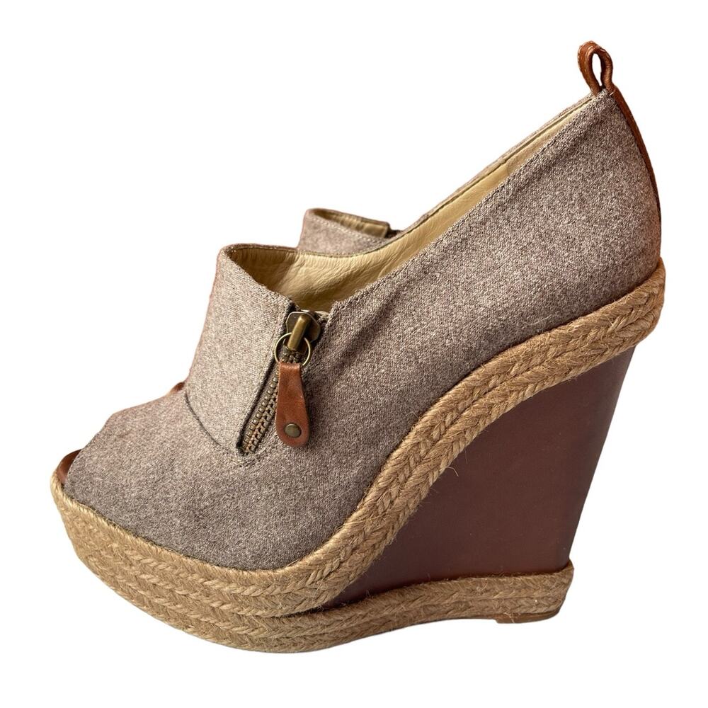 Christian Louboutin Deroba Peep Toe TAUPE Flannel Size 40 140mm